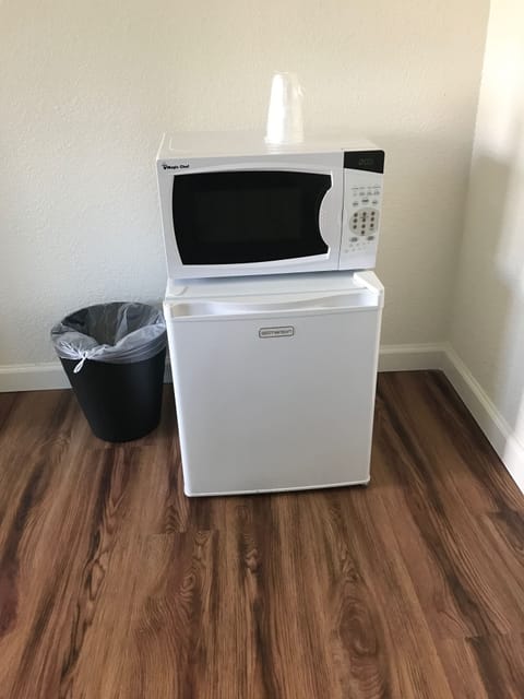 Mini-refrigerator