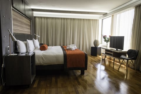 Singular Room  | 1 bedroom, Egyptian cotton sheets, premium bedding, pillowtop beds