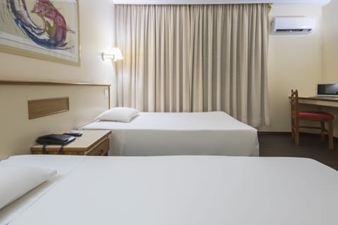 Deluxe Twin Room | Minibar, in-room safe, free WiFi, bed sheets