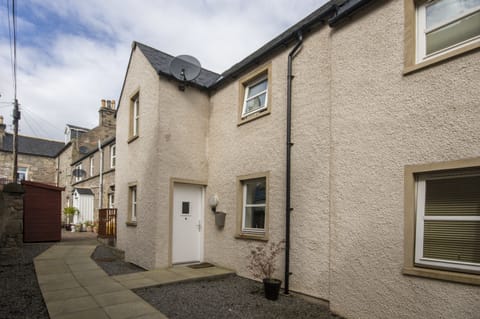 House, 2 Bedrooms | Courtyard view