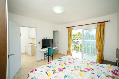 Apartment, 2 Bedrooms | In-room safe, desk, free WiFi, bed sheets