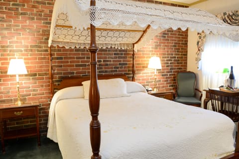 Deluxe Room, 1 Queen Canopy Bed | Premium bedding, pillowtop beds, individually furnished, desk