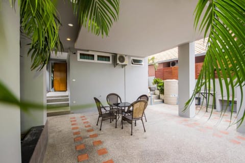 3 Bedroom Villa with Garden View | Terrace/patio