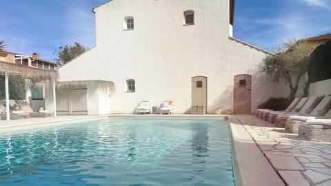 Outdoor pool, pool umbrellas, sun loungers