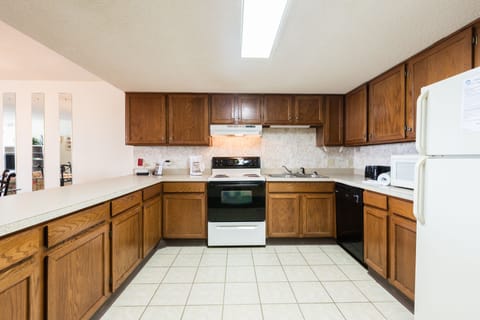 Condo, 3 Bedrooms, Ocean View | Private kitchen | Fridge, microwave, stovetop, dishwasher