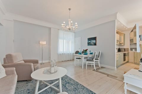 Apartment (Galeria II) | Living area | Flat-screen TV