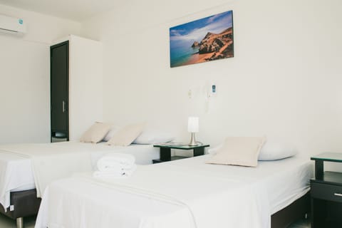 Deluxe Studio Suite | In-room safe, iron/ironing board, rollaway beds, free WiFi