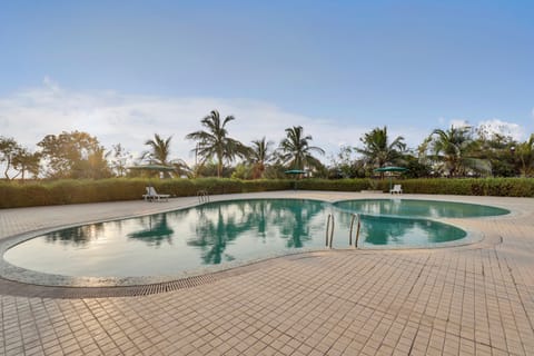 Outdoor pool, pool umbrellas, sun loungers