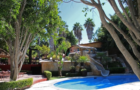 Indoor pool, 2 outdoor pools