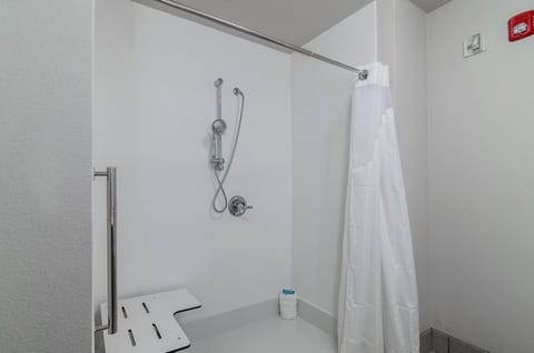 Standard Room, 1 King Bed, Roll-in Shower (Mobility) | Bathroom | Combined shower/tub, hair dryer, towels