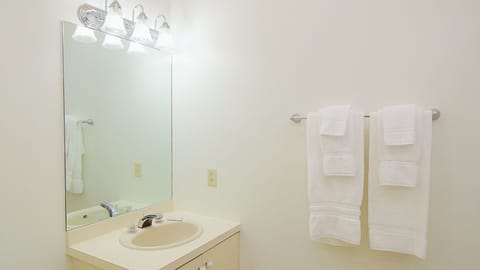 Condo, 2 Bedrooms | Bathroom | Combined shower/tub, free toiletries, hair dryer, towels