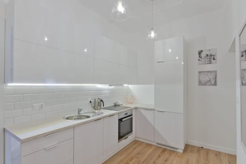 Apartment | Private kitchen | Fridge, microwave, oven, stovetop