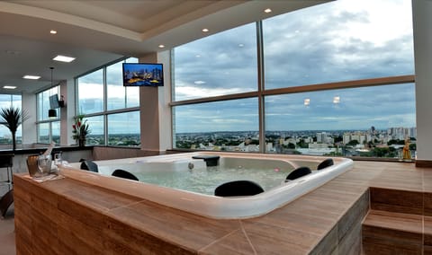 Indoor spa tub