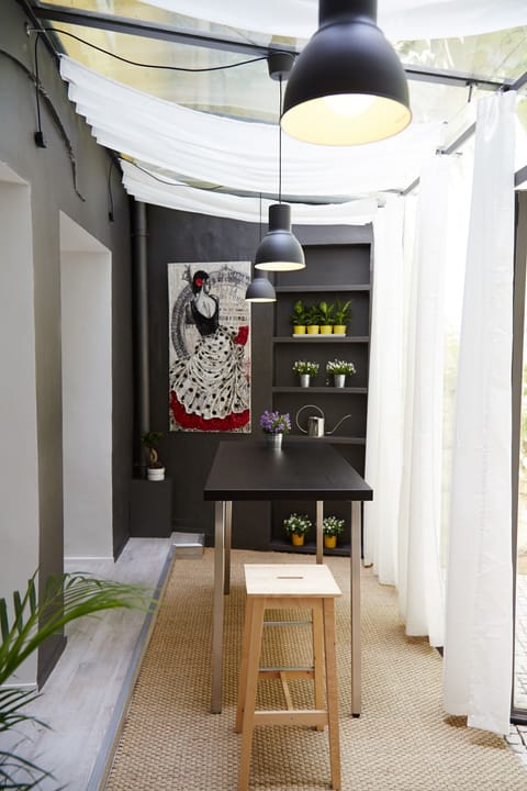 Deluxe Apartment (Canopy) | In-room dining