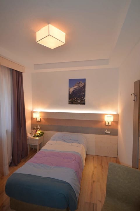 Single Room | In-room safe, desk, blackout drapes, free WiFi