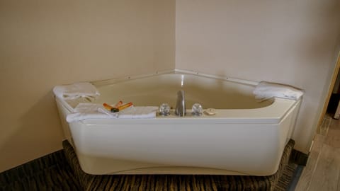 Jetted tub