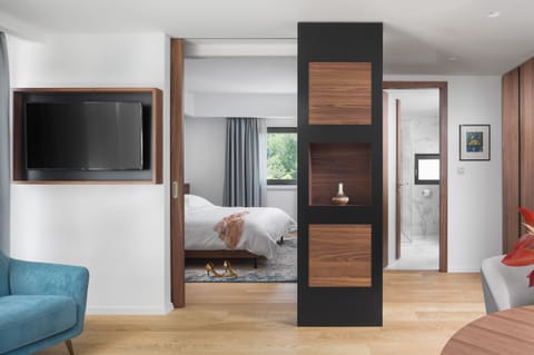 Suite, 1 King Bed | Minibar, desk, free WiFi, bed sheets