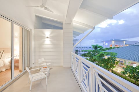 Signature Villa | Balcony