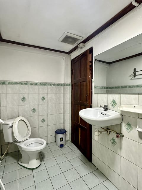 Standard Double Room | Bathroom | Shower, free toiletries, hair dryer, slippers