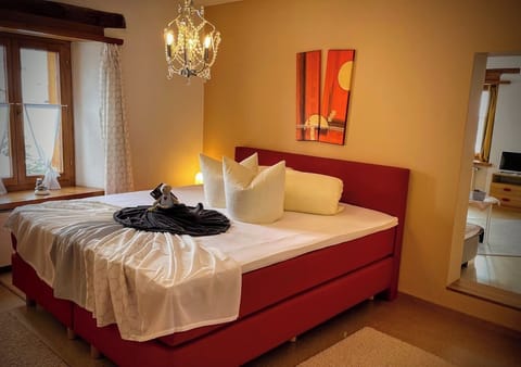 Comfort Villa | Individually decorated, individually furnished, desk, blackout drapes