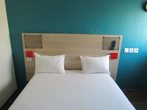 Room, 1 Double Bed, Private Bathroom (Cabrio) | Desk, blackout drapes, soundproofing, free WiFi