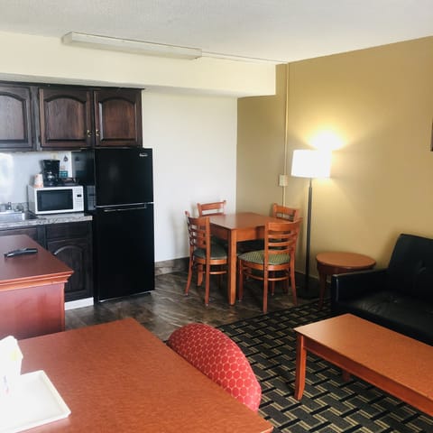 Standard Suite | In-room dining