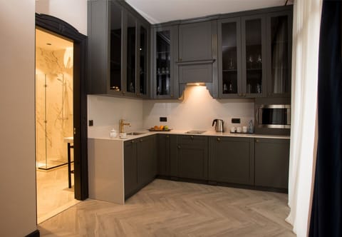 Museum Suite | Private kitchen | Electric kettle