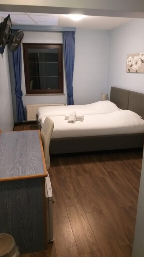 Double Room | Desk, soundproofing, free WiFi, bed sheets