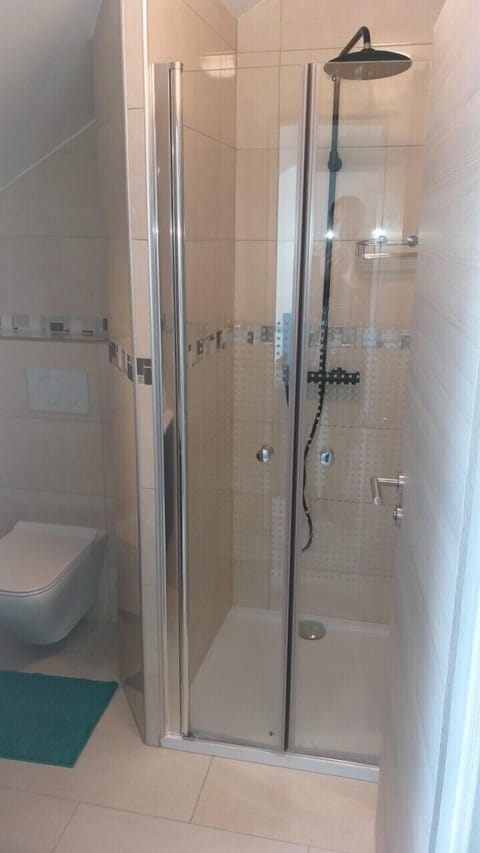 Shower, free toiletries, hair dryer, towels