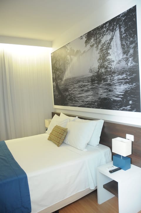 Standard Double Room, 1 Queen Bed, Accessible | In-room safe, desk, blackout drapes, soundproofing