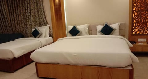 Family Suite | 1 bedroom, premium bedding, minibar, in-room safe