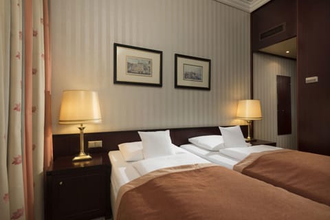 Superior Double Room | Hypo-allergenic bedding, minibar, in-room safe, desk