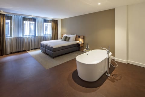 Suite | Premium bedding, minibar, in-room safe, desk