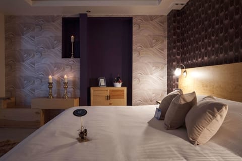 Junior Suite | Premium bedding, down comforters, iron/ironing board, free WiFi