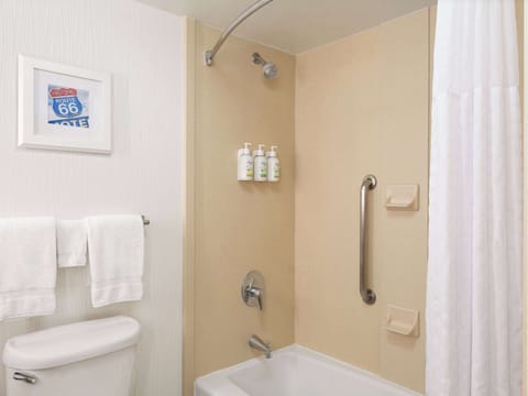 Room, 2 Queen Beds, Accessible, Non Smoking (Hearing) | Bathroom | Combined shower/tub, hydromassage showerhead, free toiletries