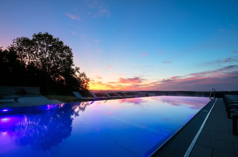 Infinity pool