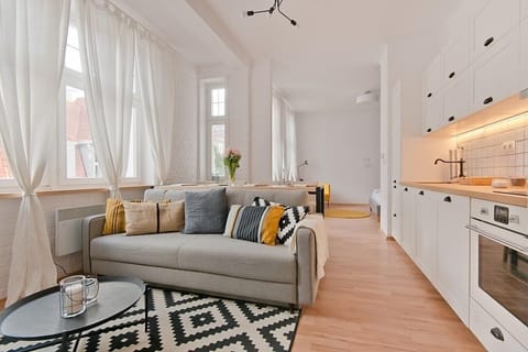 Apartment (Classic III by Hampton) | Living room | Flat-screen TV