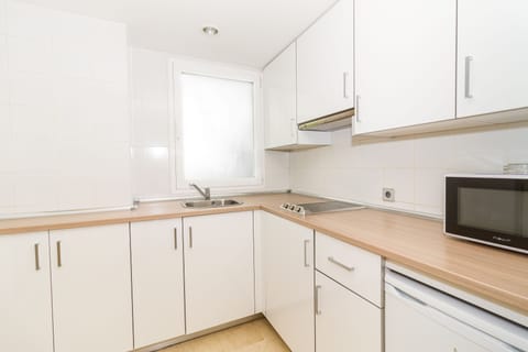 Standard Apartment, 2 Bedrooms | Private kitchen | Fridge