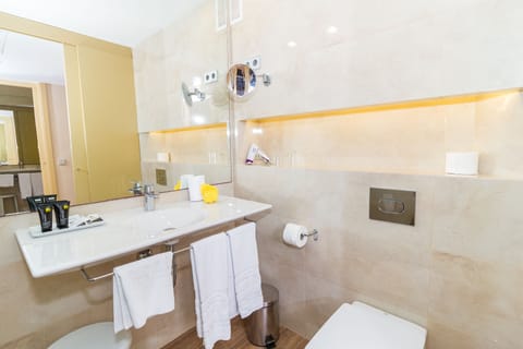 Suite, Sea View | Bathroom | Shower, free toiletries, hair dryer, towels