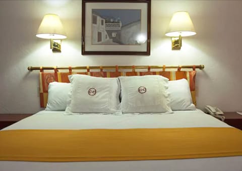 Basic Double Room, 2 Double Beds | Minibar, in-room safe, desk, free cribs/infant beds