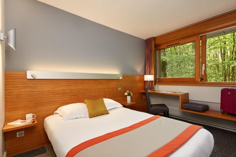 Standard Double Room | Premium bedding, desk, iron/ironing board, free WiFi