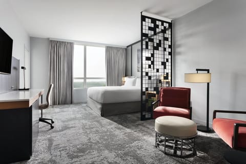 Executive Suite | Frette Italian sheets, premium bedding, pillowtop beds, minibar