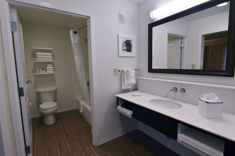 Suite, 2 Queen Beds, Non Smoking | Bathroom | Free toiletries, hair dryer, towels