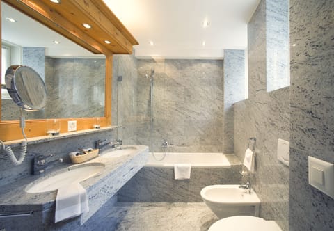 Standard Double Room | Bathroom | Free toiletries, hair dryer, bathrobes, slippers