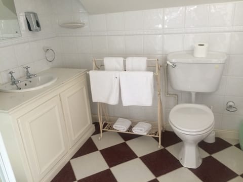 Standard Twin Room, Ensuite | Bathroom