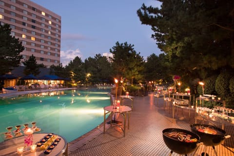 Indoor pool, seasonal outdoor pool