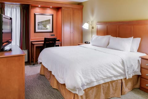 One King Bed, Non-Smoking, Accessible | Pillowtop beds, in-room safe, blackout drapes, iron/ironing board