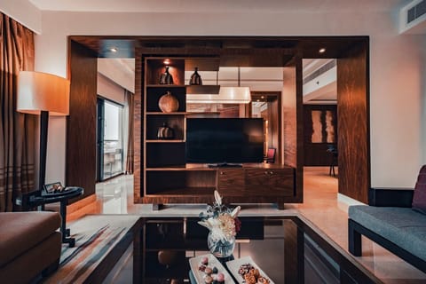 Suite, 2 Bedrooms, Balcony, Sea View (Sea Front Lounge Access) | Down comforters, pillowtop beds, minibar, in-room safe