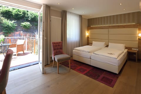 Deluxe Room (back side) | Hypo-allergenic bedding, minibar, in-room safe, individually decorated