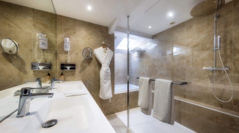 Separate tub and shower, eco-friendly toiletries, hair dryer, bathrobes